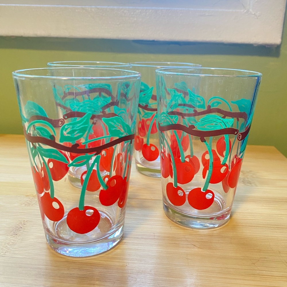 Vintage glass juice cups set of 4 cherry motif Anchor Hocking made in France